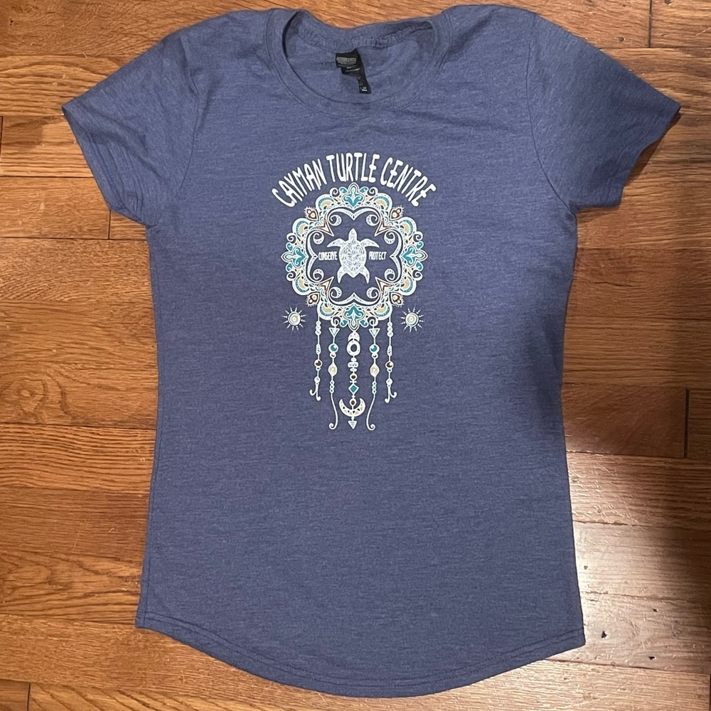 Cayman Island Turtle Centre T shirt small
